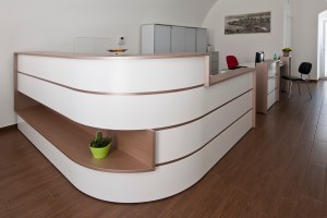 reception-bancone-scrivania-architetto locuratolo-minervino murge-BAT