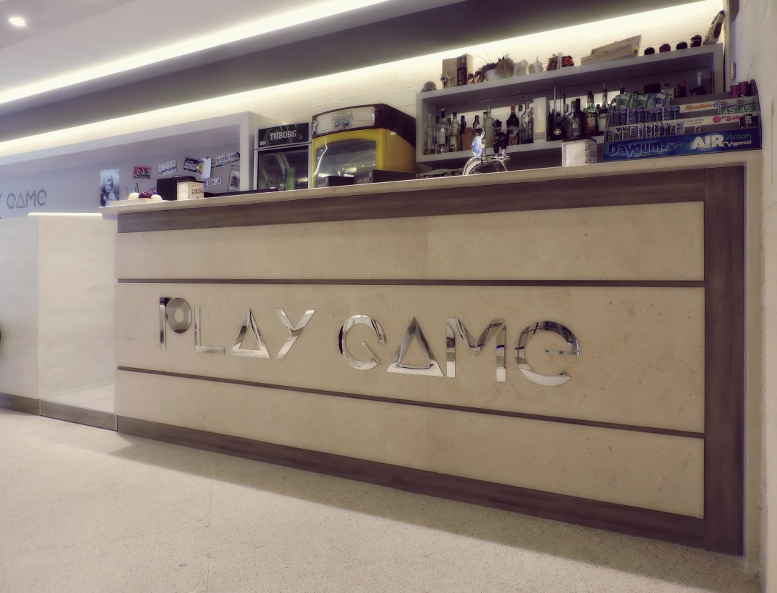 architetto locuratolo-design-interni-sala giochi PLAY GAME-bancone-minervino murge-bat-puglia